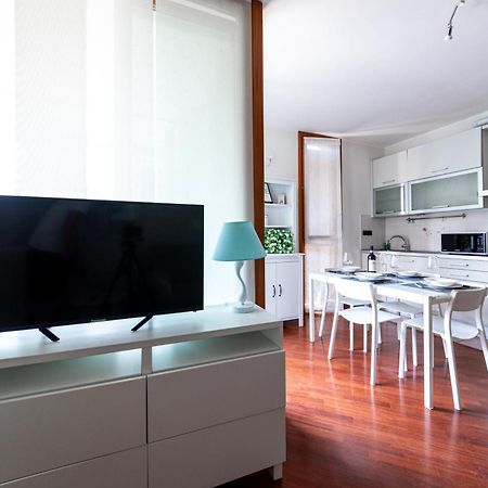 Appartamento Caterina A 5 Minuti Da Milano Fiere E San Siro Con Wifi-Netflix-Free Parking Exterior foto