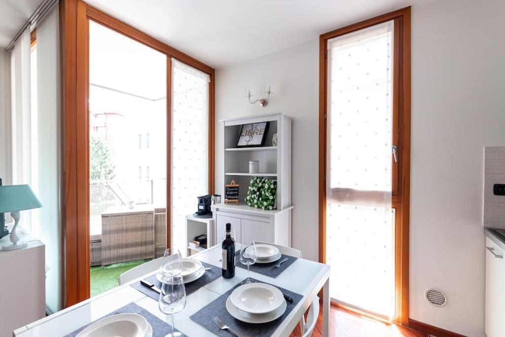 Appartamento Caterina A 5 Minuti Da Milano Fiere E San Siro Con Wifi-Netflix-Free Parking Exterior foto