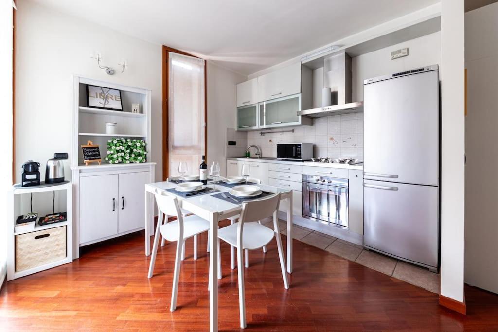 Appartamento Caterina A 5 Minuti Da Milano Fiere E San Siro Con Wifi-Netflix-Free Parking Exterior foto